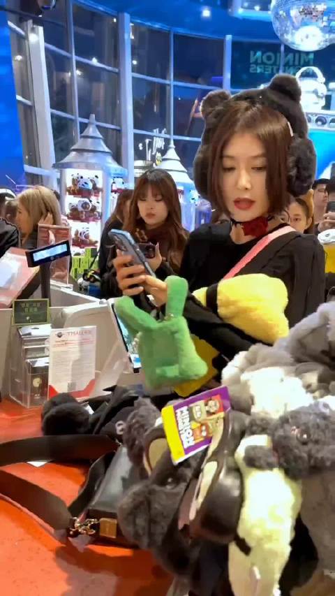 秦岚、辛芷蕾、刘芸、胡先煦、赵昭仪、王安宇 花儿与少年 团建同框