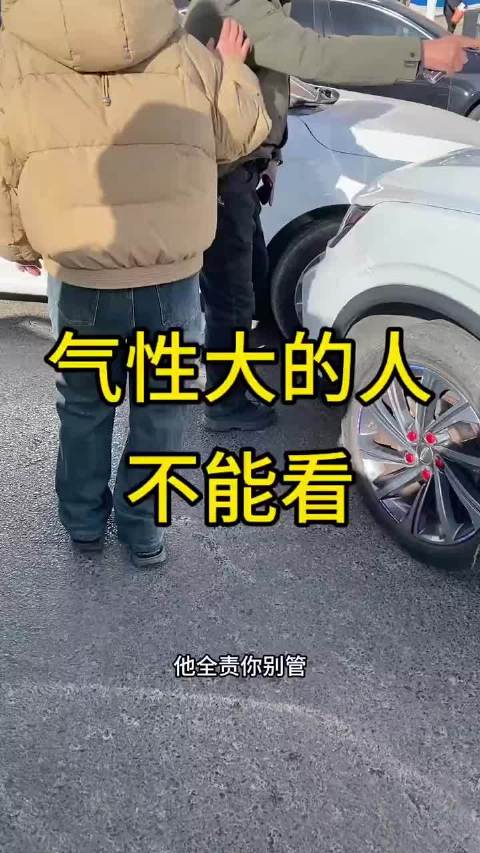 视频车没动吧，它自己撞上的，再说它左转抢道抢习惯了，碰到不让的就