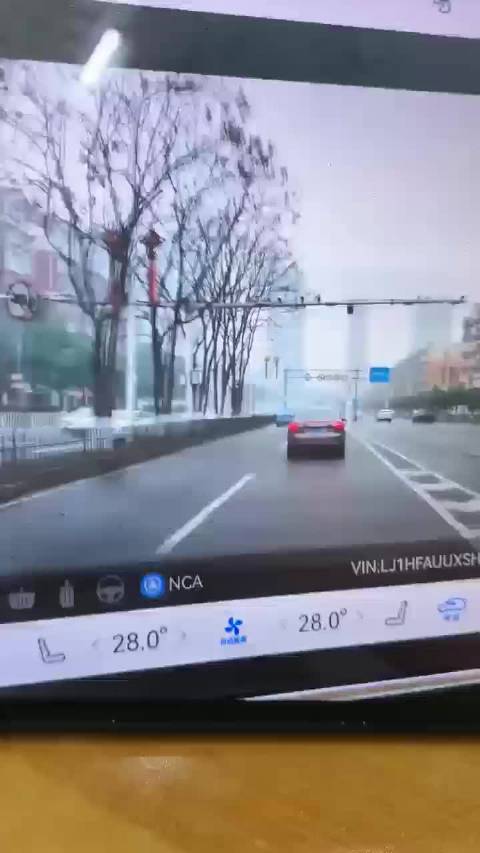 辅助驾驶触发AEB避免事故,恶劣天气驾驶员需及时接管