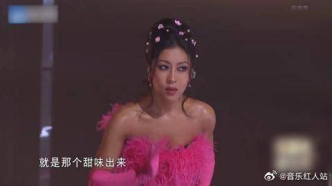 吉克隽逸一改辣妹风！跟周柏豪合作《夏天》，甜出姨母笑！