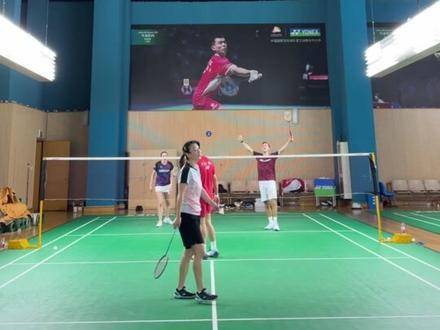 听说五人制羽毛球正风靡一时？我这算不算跟上潮流了呢