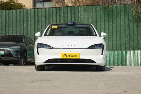 30万级纯电轿车怎么选？全方位解析智界S7，值得考虑吗？