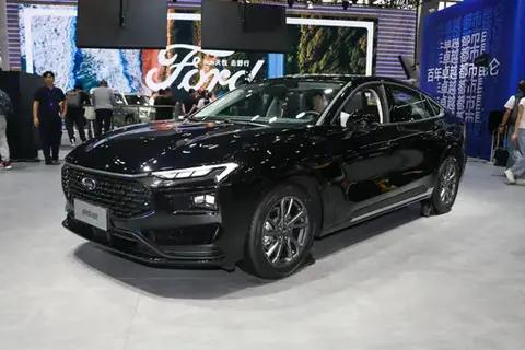 福特蒙迪欧，优惠3万多，轴距2945mm，2.0T+8AT，27寸大屏幕