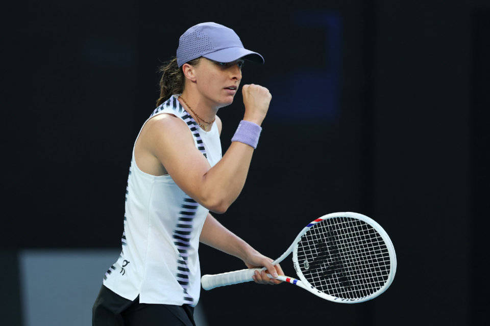 硬地大满贯50胜!斯瓦泰克送蛋横扫,连续6站大满贯跻身八强_比赛_对手_澳网