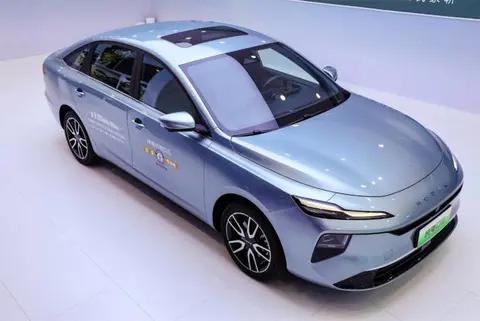 2025 纯电动车价格三级分化：经济型 / 家庭 / 豪华，预算与车型解析