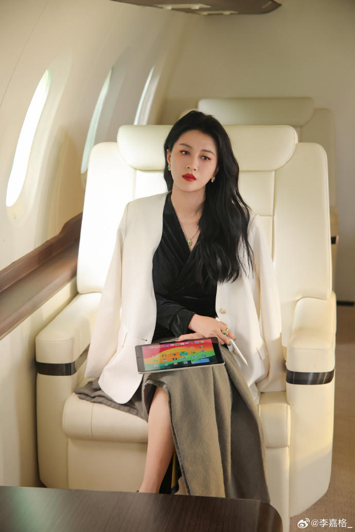 歌手李嘉格官宣与车澈离婚，此前曾在节目中称对方不能提供情绪价值