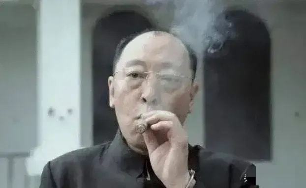 吴京提着100万去酬谢倪大红，倪大红：我只是做了本分，不用给钱