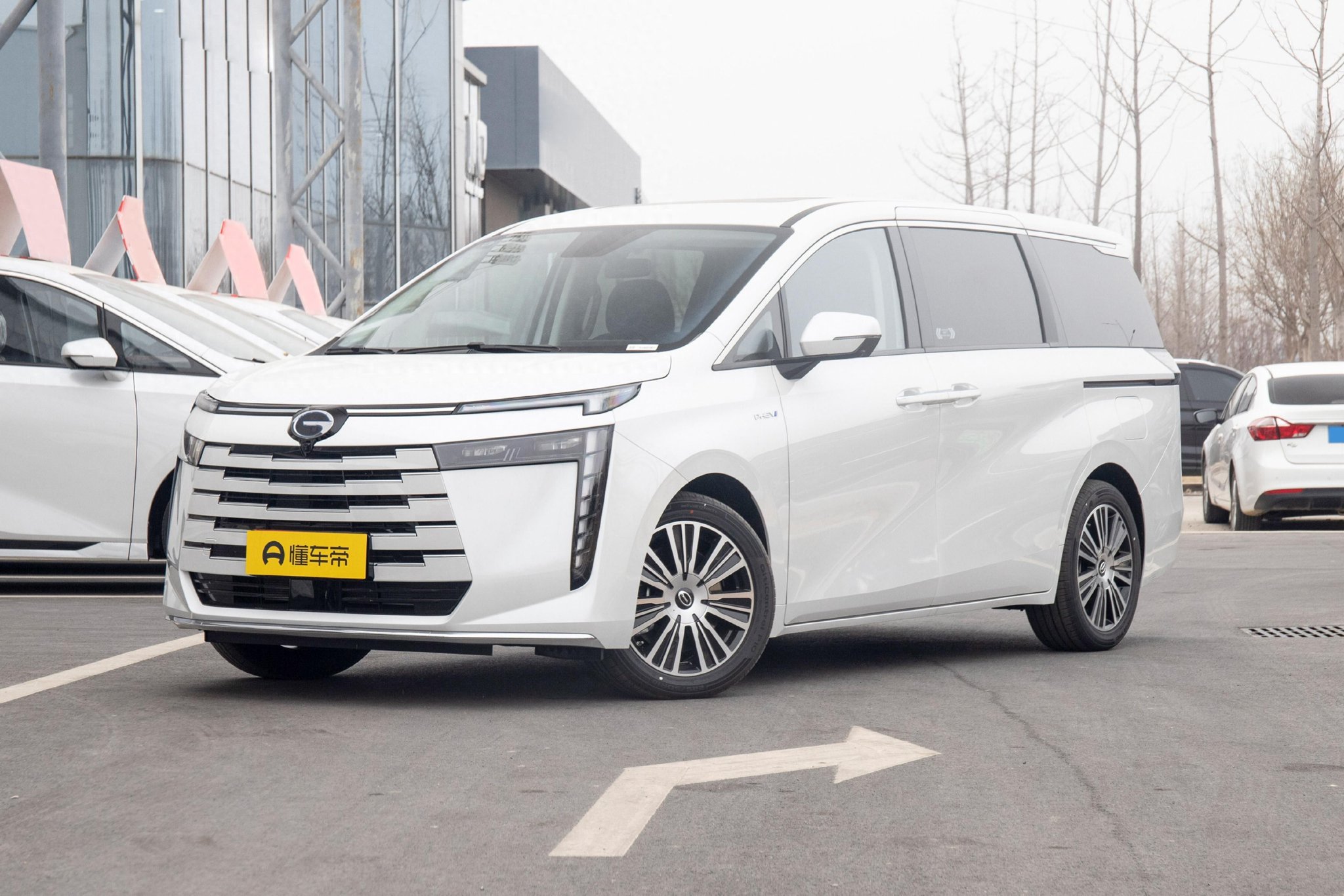 广汽传祺E8 PHEV:智能、舒适、高效,满足现代家庭用车需求