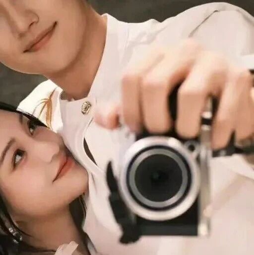 过气女星，靠姐弟恋翻身