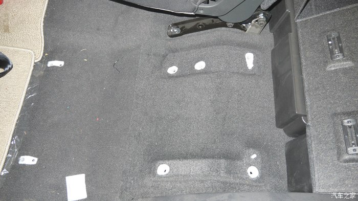 后排座椅后移之后，后备箱平整度的问题答疑及弥补办法（图解）_荣威W5论坛