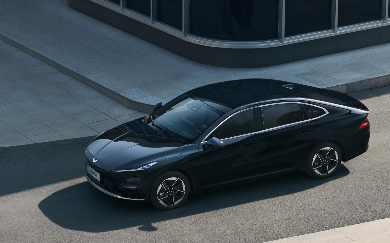 突破价值想象，五菱星光25款：10万级中级家轿七星级舒适座舱_太平洋号