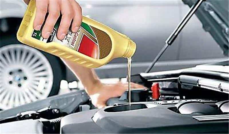 汽车每年只开几千公里，多久换一次机油比较好？