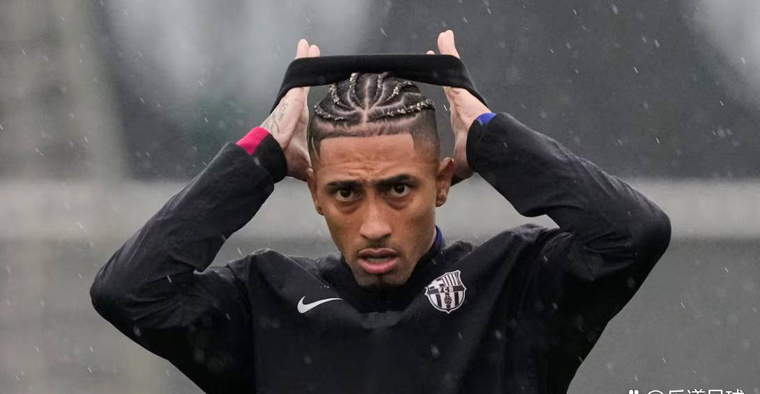 巴萨公布客场挑战皇家社会大名单:拉菲尼亚伤缺,德容强势回归