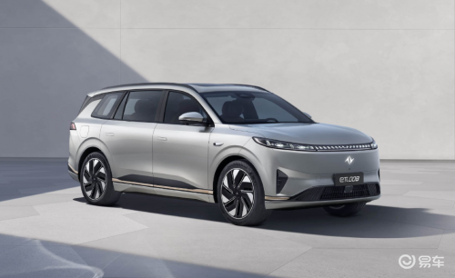 三排能坐成年人？2026款奕派008后排空间与舒适性表现