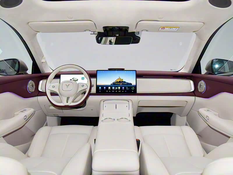 岚图知音的车机系统在试驾中操作顺畅吗?