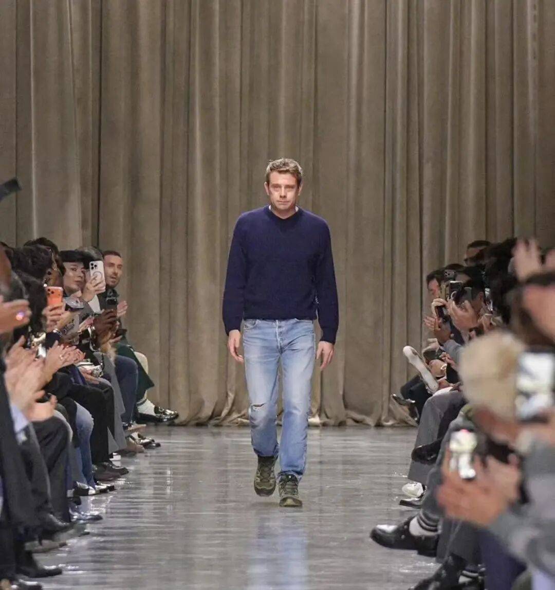 梁朝伟刘嘉玲夫妻时装周营业!还在Dior秀场联动于适!