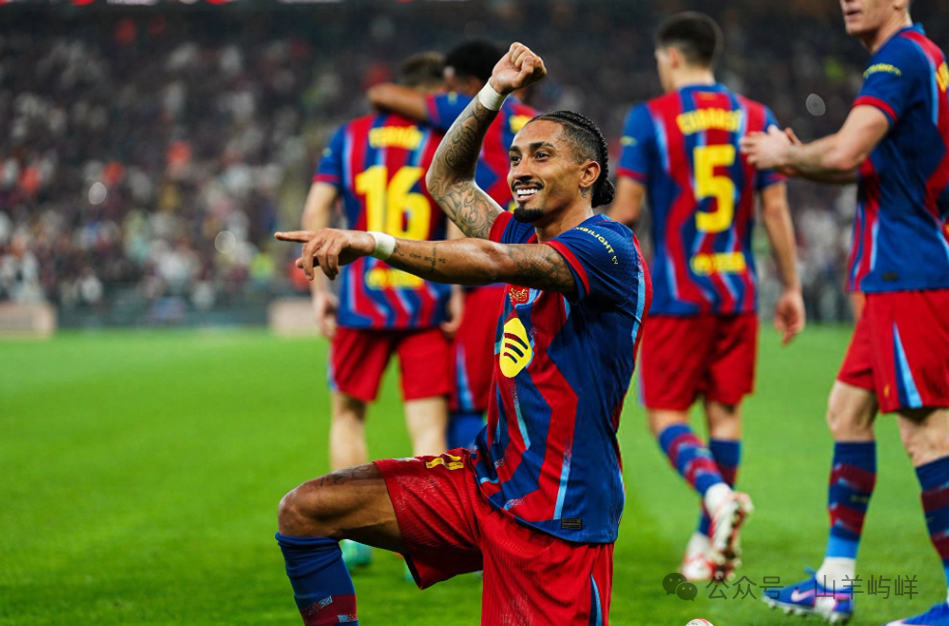 西超杯卫冕!巴萨3-2力克皇马,拉菲尼亚双响,半场补时上演进球狂潮