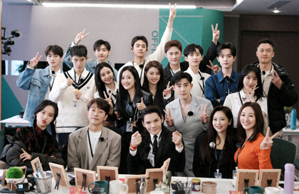 《无限超越班》第二季: 麻辣评委硬核飙戏,上演真实“表演大师课”