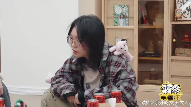 张彬彬为了耍帅太离谱，穿机车服吃饭，再热都不脱下来