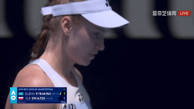 女单1/4决赛，莱巴金娜首盘盘末破发，7-5斯瓦泰克，先下一城！