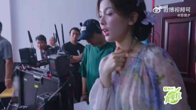 以为杨超越身材够棒，谁料看到祝绪丹，高瀚宇眼睛没挪开过