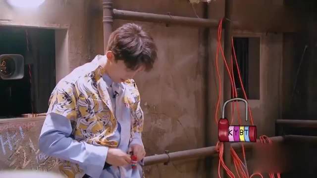 张若昀听到唐艺昕，害羞到结巴，这猝不及防的狗粮！