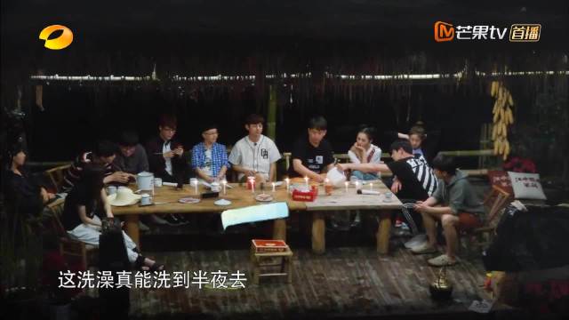 刘维蘑菇屋在唱范晓萱这首歌崩了，连何炅都对他的作词给惊讶到了