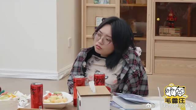 张彬彬脱口一句称呼，毛晓彤害羞到捂脸，李雪琴：磕到了