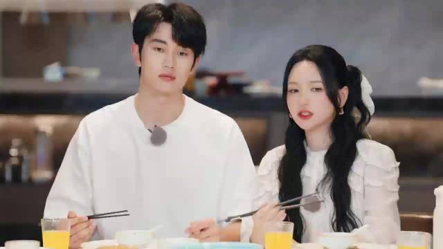 金莎孙丞潇极光求婚后首登恋综，以陪伴诠释真爱