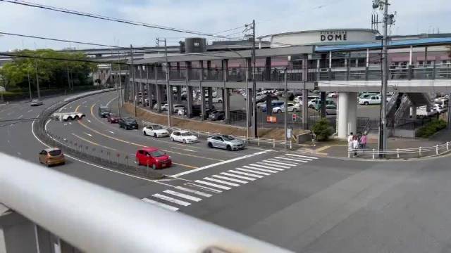 后驱大马力车易失控上绿化带与品牌型号无关