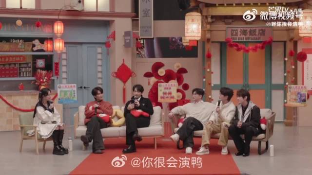 这场面好生动啊！颜人中和张远争什么争得头破血流啊