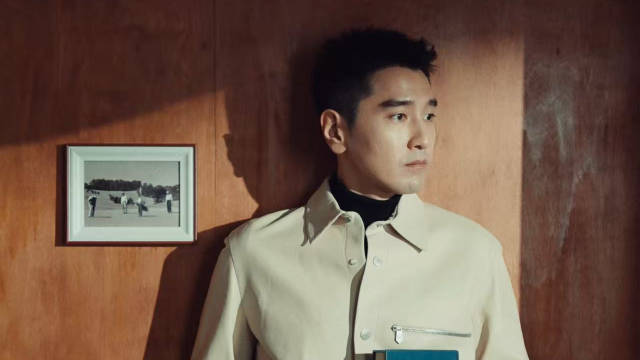 赵又廷登费加罗男士二月刊封面，演绎优雅随行