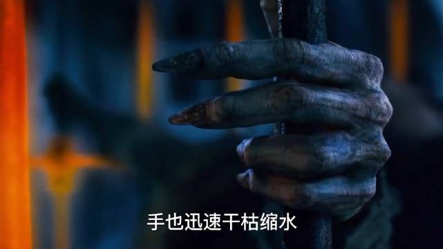 修道院被瘟疫侵蚀，押送队伍欲用咒语消灭女巫，反而被其逃脱