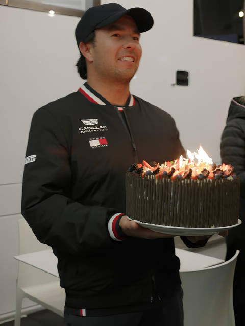 巴塞罗那测试现场全体工作人员为CHECO庆生