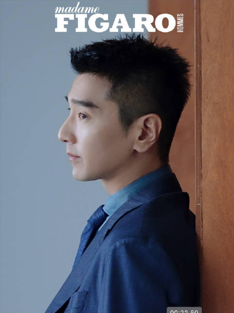 赵又廷登费加罗男士二月刊封面，诠释优雅随行