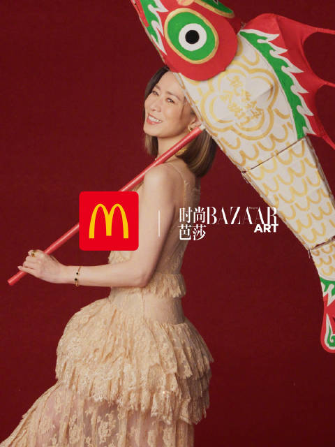 佘诗曼携手非遗传承人汪春燕点亮鱼灯迎新春