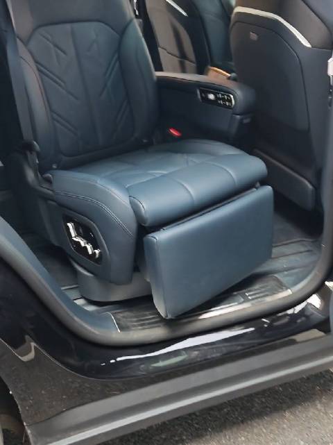 大V提醒选配踏板，45度座椅旋转按钮设计合理