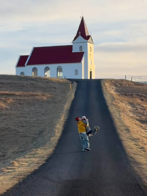 李嘉格和男友冰岛庆生