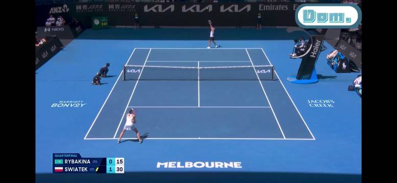 莱巴金娜击败斯瓦泰克，重返澳网四强