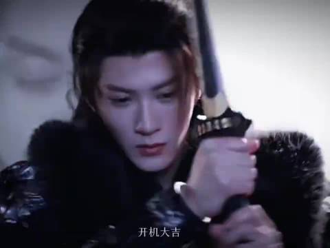 檀健次新剧《何不同舟渡》谢却山造型曝光，古早武侠氛围感拉满