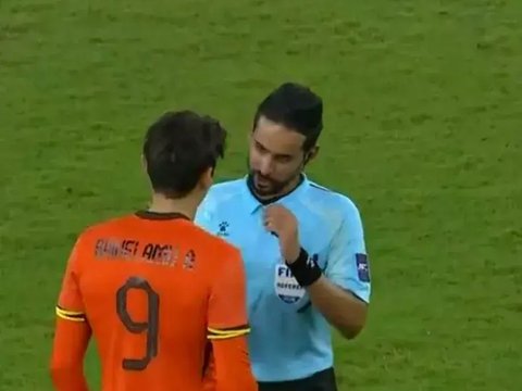 反转！拜合拉木替补原因曝光，王钰栋颁奖典礼落泪，想去留洋难了