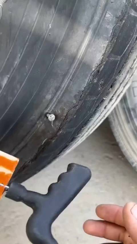 <em>无内胎轮胎</em>很容易修理