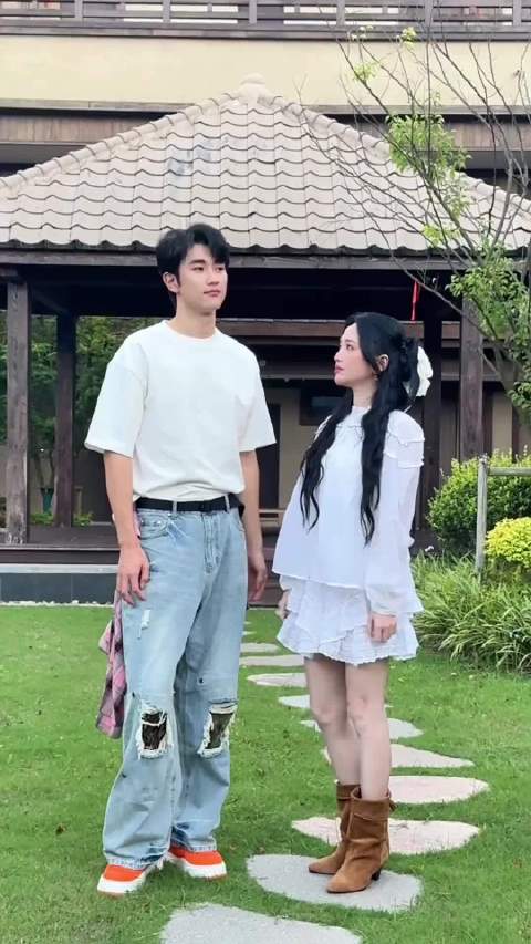 金莎孙丞潇冰岛求婚后备婚，17岁姐弟恋修成正果