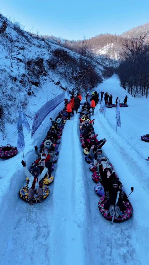天女山20人组队雪地狂飙，70迈穿林海掀翻雪野