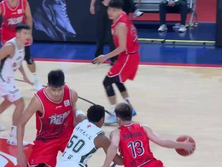 末节狂砍12分，率队力克青岛！多少球队正悄悄盯上这位“又老又旧”的郭艾伦？