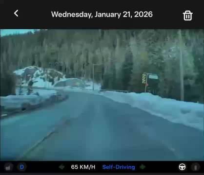 特斯拉FSD14.2.2.3冰雪路面行驶仍遇挑战