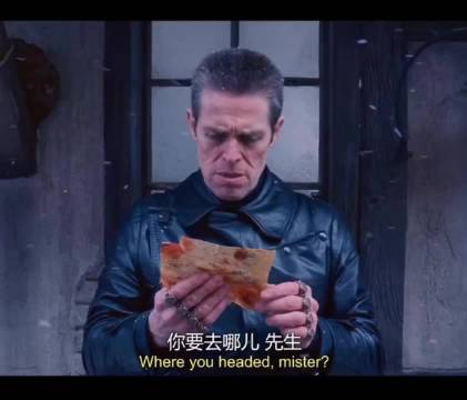 皮衣上还专门给酒壶留了位置 还有这个空中换车 布达佩斯大饭店