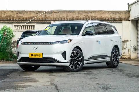 开2026款东风奕派eπ008过年，全家出行有温度，有实力，更有爱！