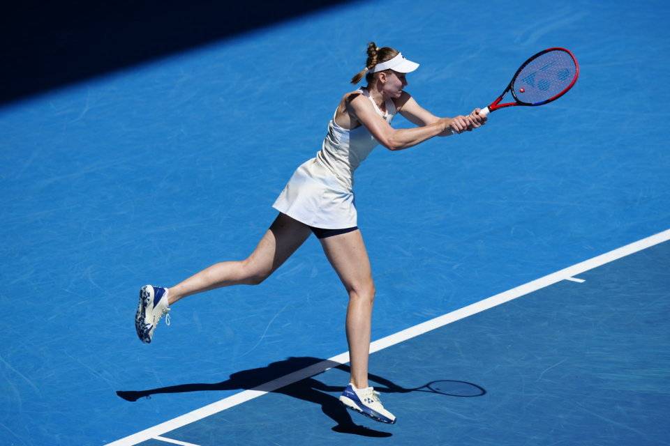 一盘未失晋级!莱巴金娜横扫斯瓦泰克,3年后再进澳网四强_比赛_破发_成功