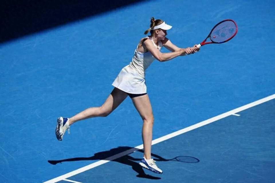 2-0！亚洲一姐掀翻斯瓦泰克重返澳网4强，近2次交手连送“早餐”